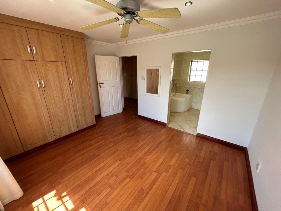 9 Bedroom Property for Sale in Wavecrest Eastern Cape